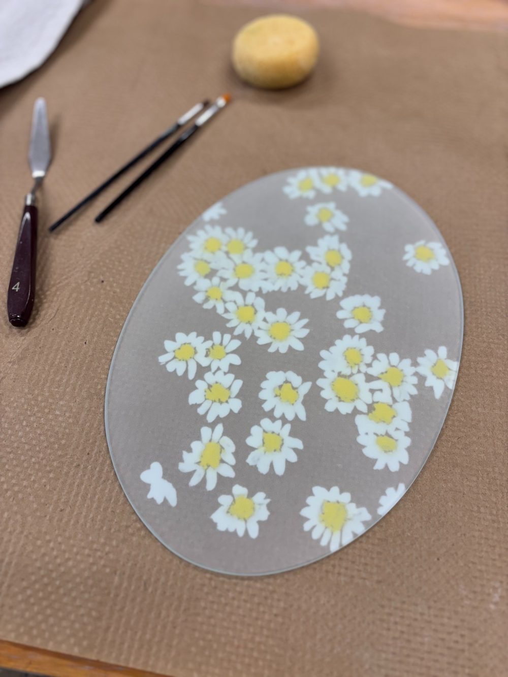 Painted daisy plate